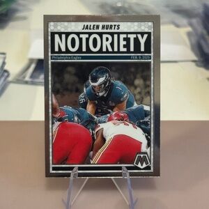 🔥 2025 Jalen Hurts Panini Mosaic Notoriety Card. Philadelphia Eagles